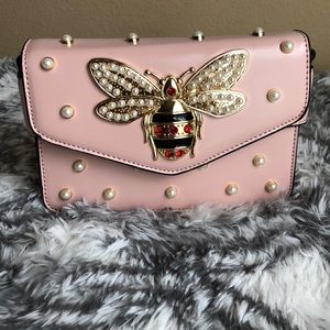 🎀Lovely Bee pearls embellished pink bag🎀